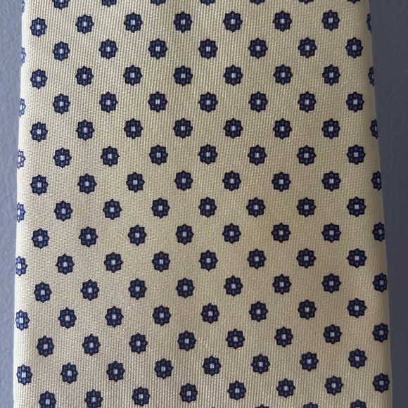 Christian Dior All Silk Tie butter yellow color w/ intricate small flower design - Picture 3 of 5